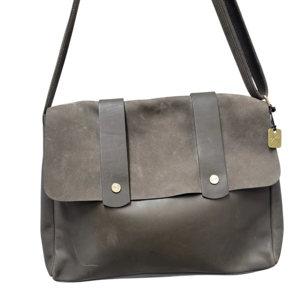 SKAGEN Men Gray Messenger Genuine Cowhide Leather Crossbody Laptop Crossbody Bag